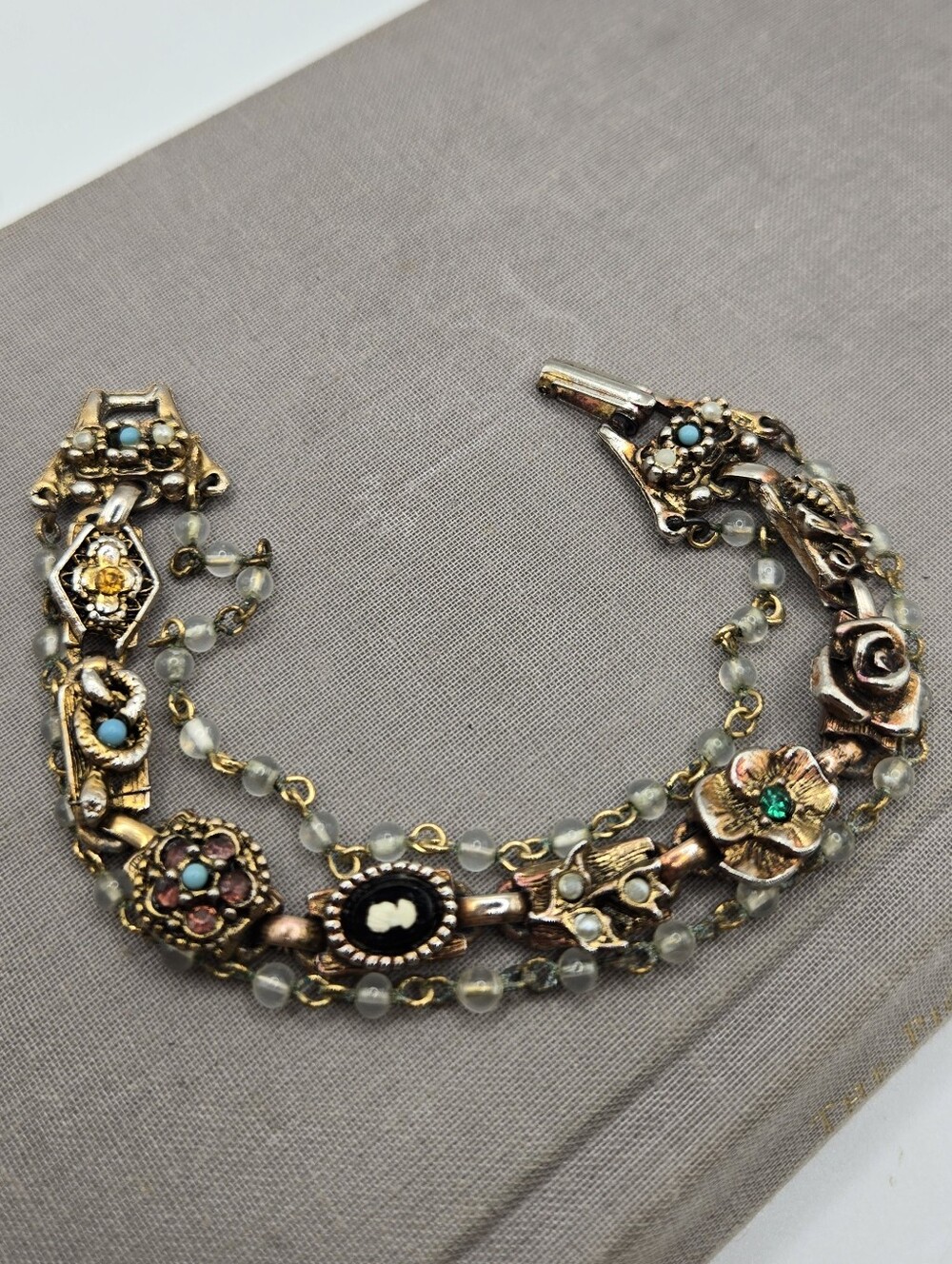 Vtg 3 Strand Slide Charm Bracelet Gold-Tone Flowers Snake Cameo 7.25" Seed Pearl